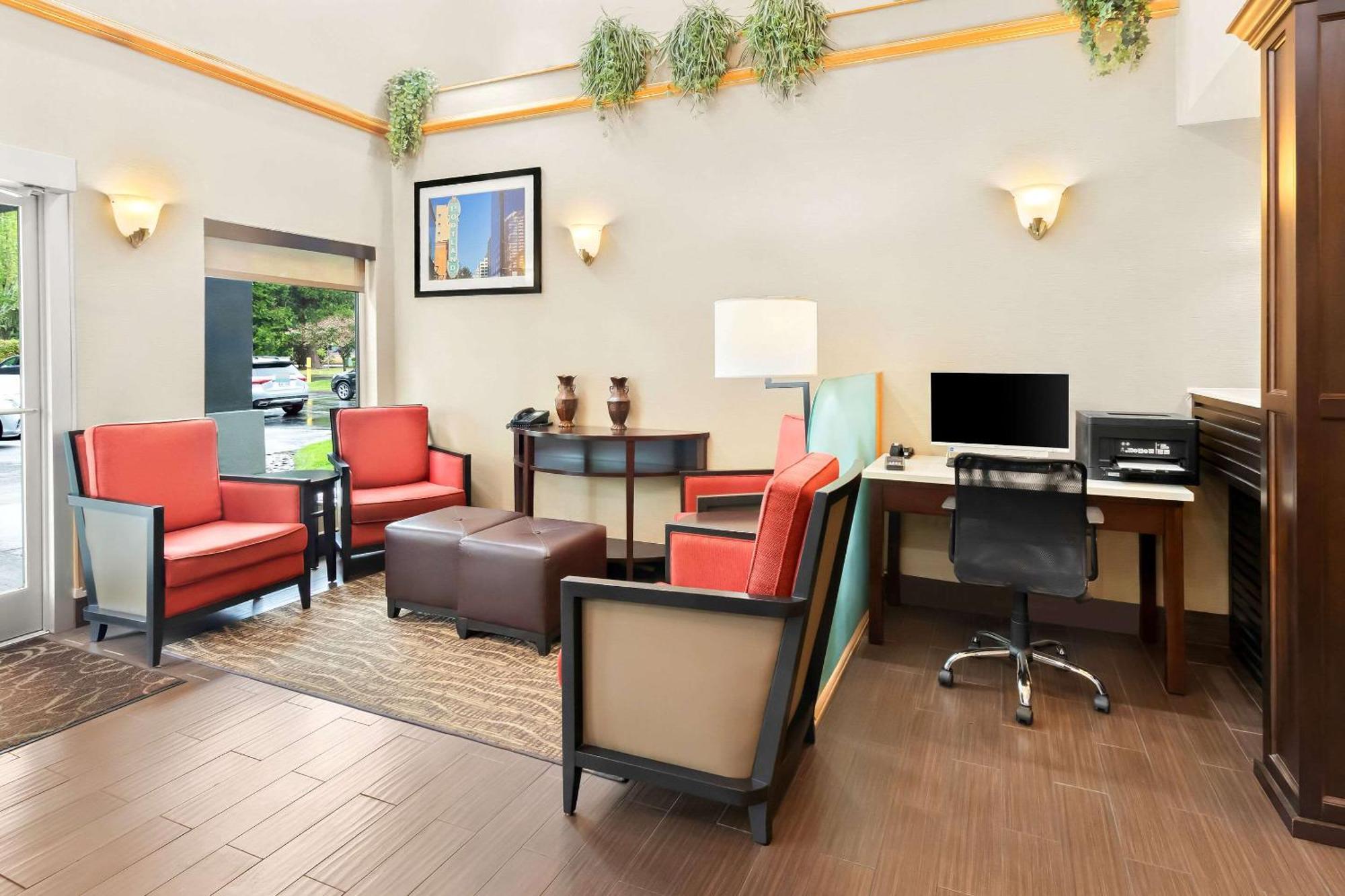 Comfort Suites Portland Airport Exterior foto